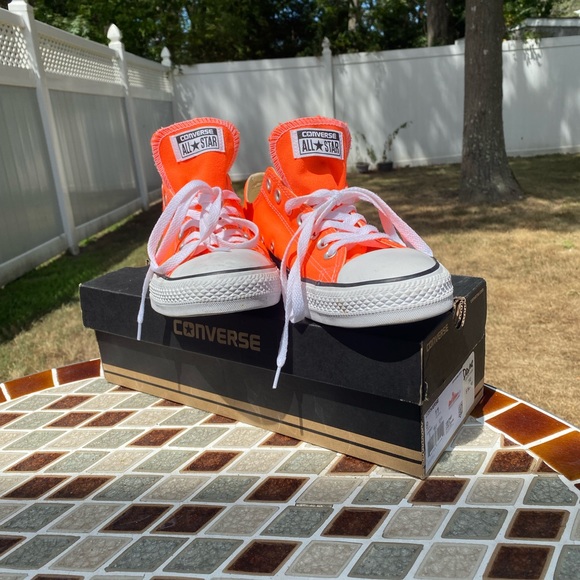 Hyper Orange Converse Size Men’s 9 / Women’s 11